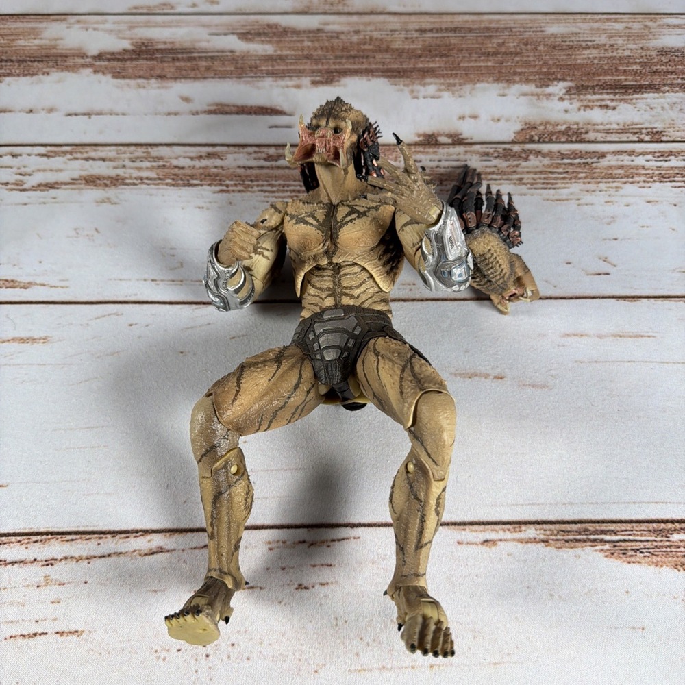 Used NECA 12" Armored Assassin Predator Deluxe Action Figure Incomplete